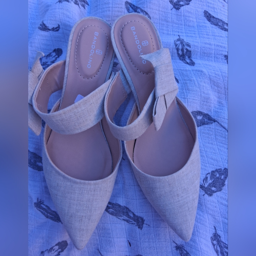 Bandolino Women's Cream Pointed-Toe Shoes
